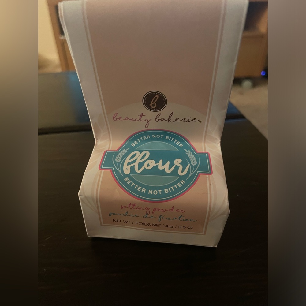 Beauty bakerie flour setting powder